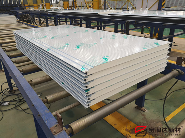 彩鋼聚氨酯復合夾芯板廠家直銷